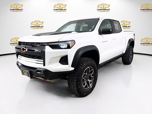 Used 2024 Chevrolet Colorado ZR2 w/ Technology Package AWD/4WD image 3
