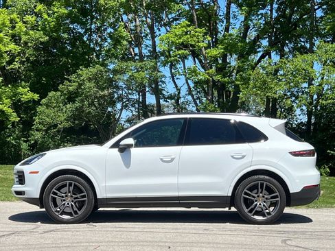 Certified 2023 Porsche Cayenne Platinum Edition AWD/4WD image 2