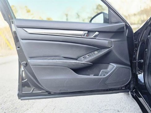 Used 2018 Honda Accord Sport image 29