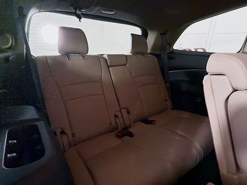 Used 2018 Honda Pilot Touring image 34
