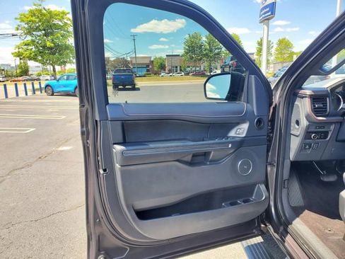 Used 2023 Ford Expedition Limited AWD/4WD image 9