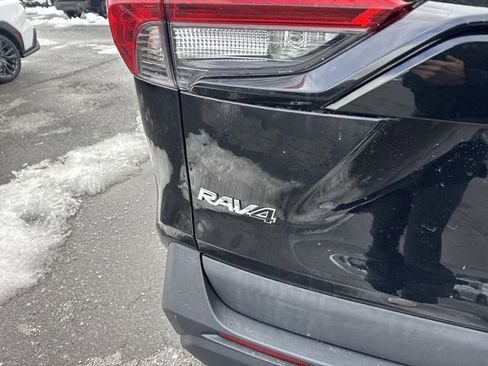 Used 2021 Toyota RAV4 LE image 15