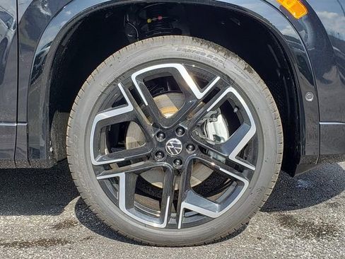 New 2026 Volkswagen Tiguan SEL R-Line AWD/4WD image 12