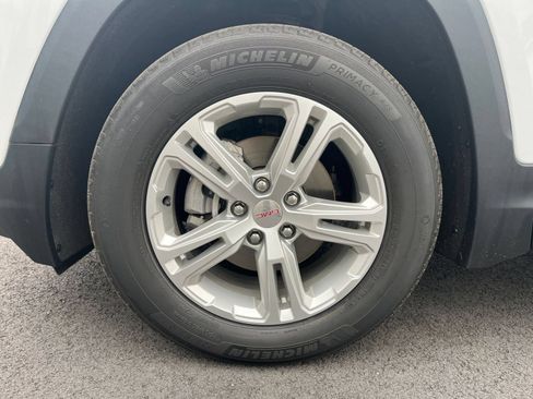 Used 2024 GMC Terrain SLE FWD image 35
