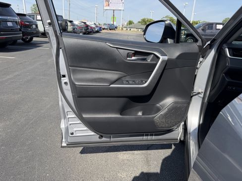 Used 2022 Toyota RAV4 XLE w/ Convenience Package AWD/4WD image 22