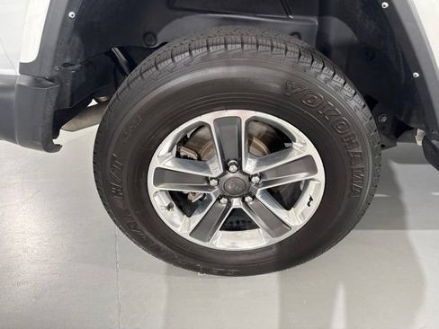 Used 2022 Jeep Wrangler Unlimited Sahara AWD/4WD image 11