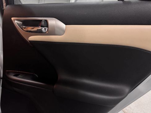 Used 2015 Lexus CT 200h image 25