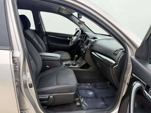 Used 2013 Kia Sorento LX w/ Convenience Pkg AWD/4WD image 12