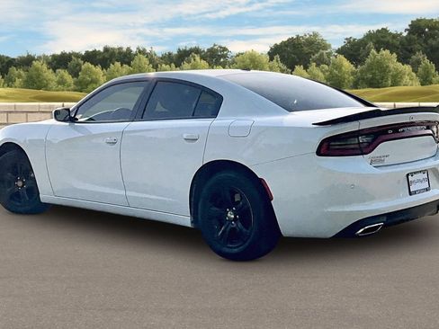 Used 2022 Dodge Charger SXT RWD image 11