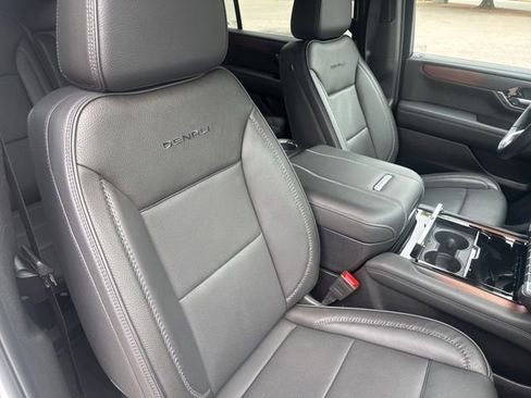 Used 2025 GMC Yukon XL Denali w/ Sun & Power Step Package AWD/4WD image 17