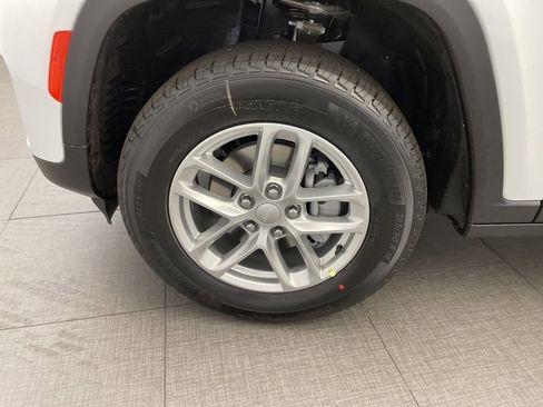 New 2026 Jeep Grand Cherokee Laredo X image 8