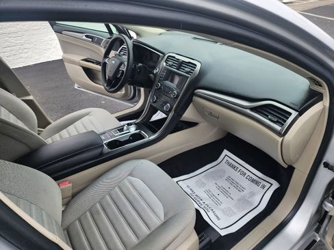 Used 2017 Ford Fusion SE image 11