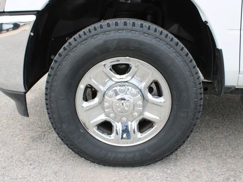 Used 2024 RAM 3500 Tradesman w/ Chrome Appearance Group AWD/4WD image 11