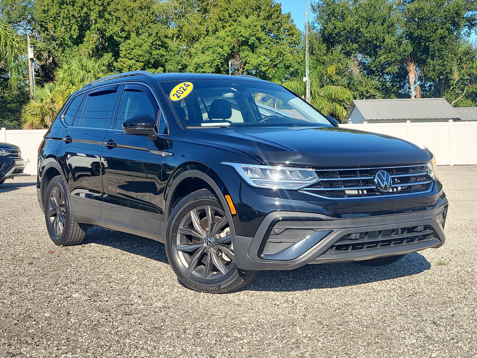 Used 2024 Volkswagen Tiguan SE FWD image 32