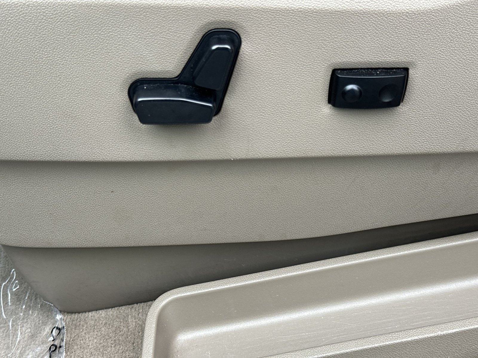 Used 2016 Chrysler Town & Country Limited Platinum FWD image 15