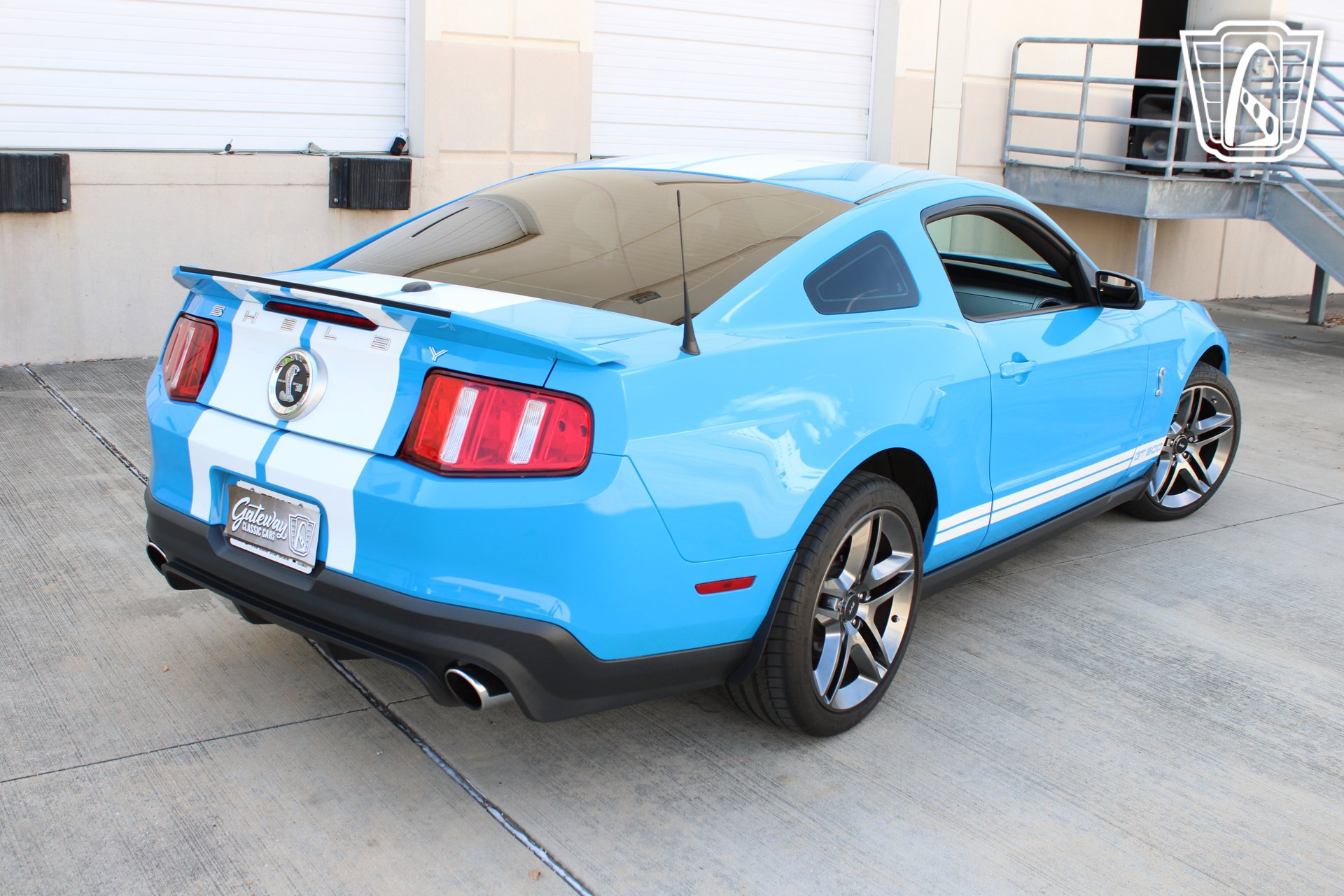 Used 2010 Ford Mustang Shelby GT500 RWD image 29