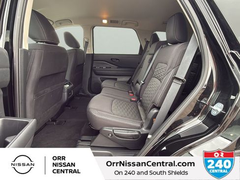 Used 2025 Nissan Pathfinder SV image 15