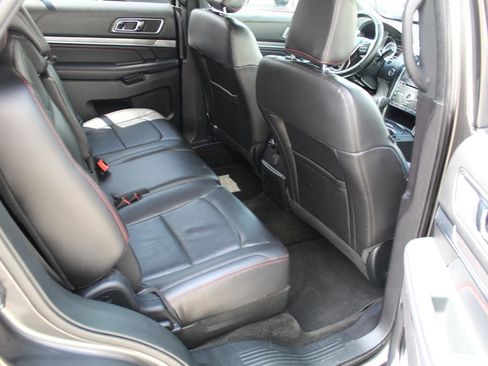 Used 2018 Ford Explorer Sport image 13