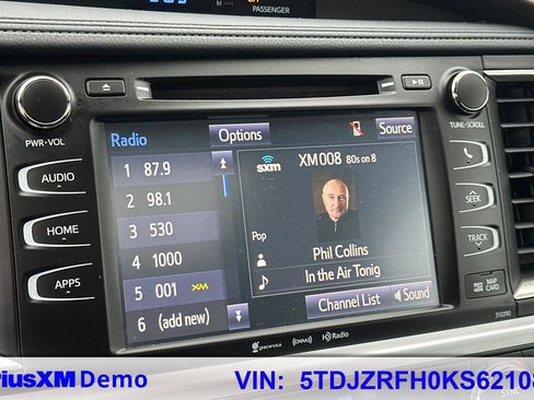 Used 2019 Toyota Highlander SE image 29