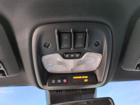 Certified 2025 GMC Canyon Denali image 33