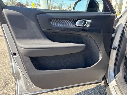 Used 2025 Volvo XC40 B5 Plus AWD/4WD image 17