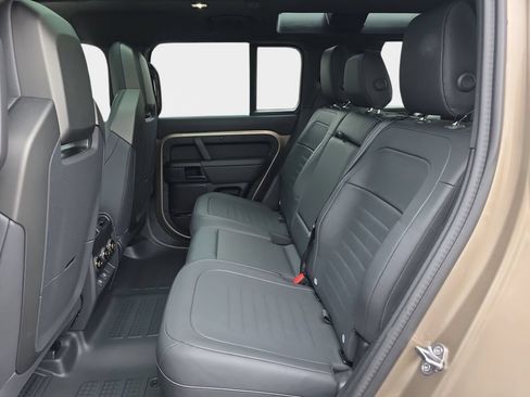 Used 2025 Land Rover Defender 110 AWD/4WD image 13