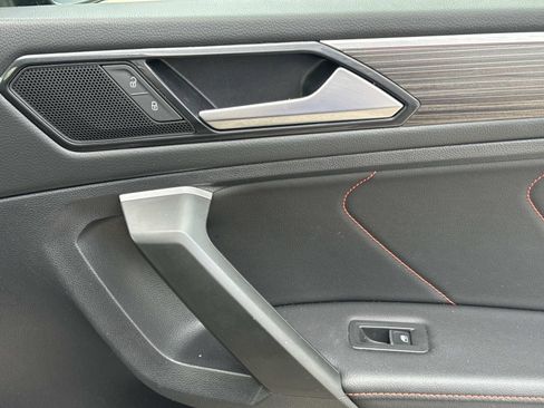 Used 2024 Volkswagen Tiguan SE image 15