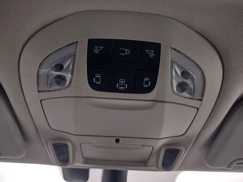 Used 2021 Chrysler Pacifica Limited w/ Uconnect Theater Family Group image 39