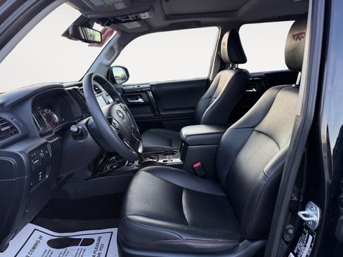 Used 2021 Toyota 4Runner Venture w/ Moonroof Package image 9