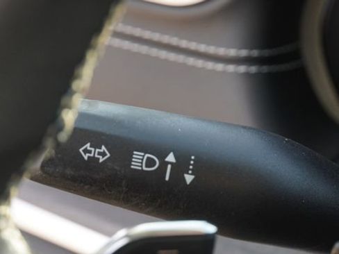 Used 2023 Jeep Grand Cherokee Limited w/ Luxury Tech Group II image 32