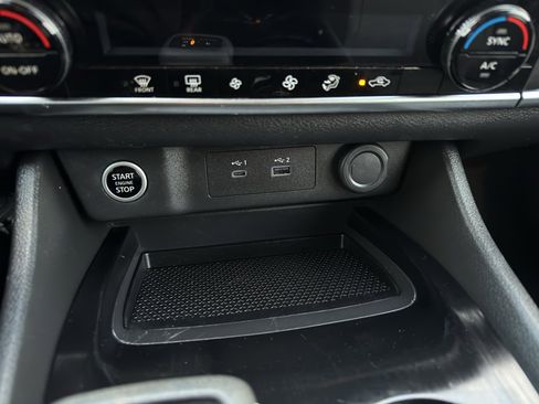 Certified 2023 Nissan Rogue SV image 33