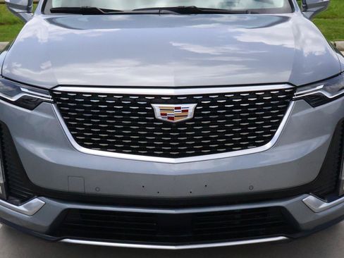 Certified 2024 Cadillac XT6 Premium Luxury w/ Technology Package FWD image 8
