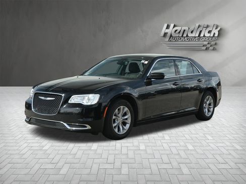 Used 2020 Chrysler 300 Touring image 7