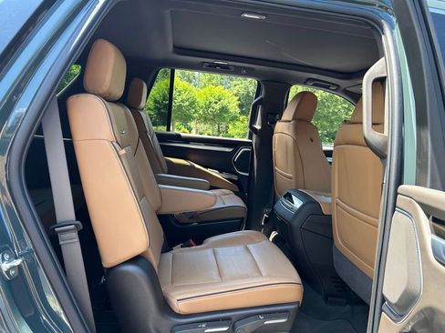 Used 2025 Cadillac Escalade Premium Luxury RWD image 57