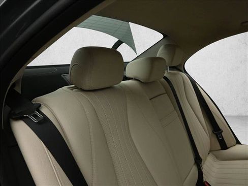 Used 2017 Mercedes-Benz E 300 4MATIC image 26