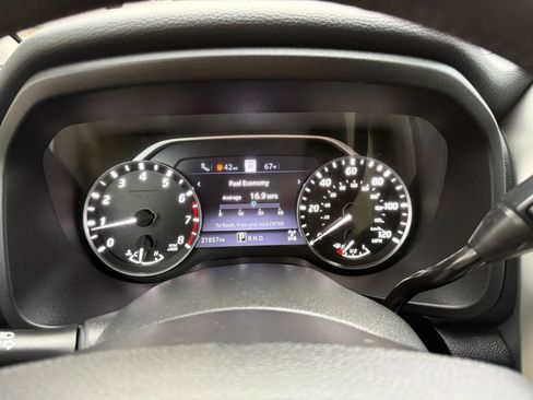 Used 2021 Nissan Titan SV w/ SV Convenience Package image 22