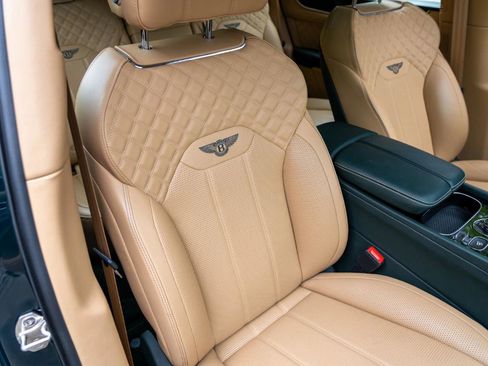 Used 2021 Bentley Bentayga AWD/4WD image 24