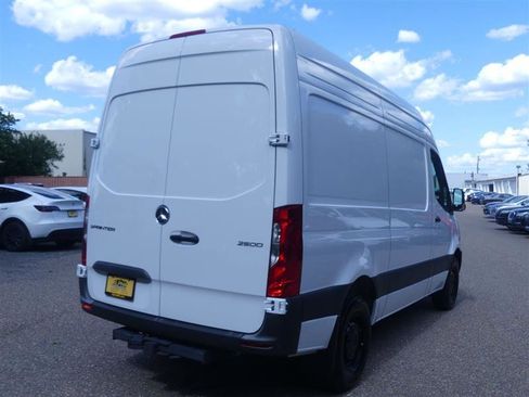 Used 2024 Mercedes-Benz Sprinter 2500 image 9