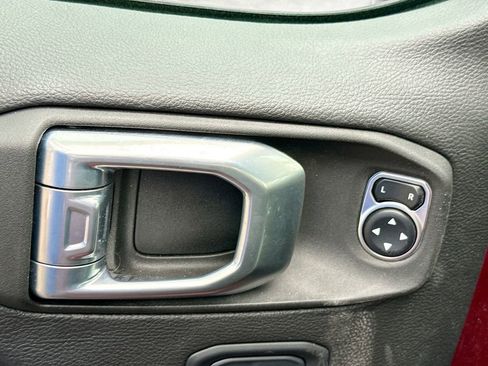 Used 2021 Jeep Wrangler Unlimited Sahara w/ Cold Weather Group image 19