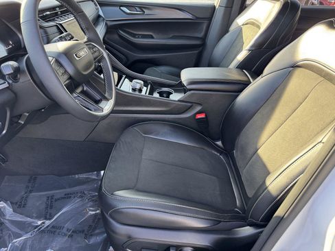 Certified 2025 Jeep Grand Cherokee L Altitude RWD image 21