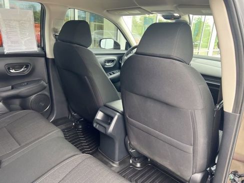 Certified 2025 Honda HR-V LX image 24