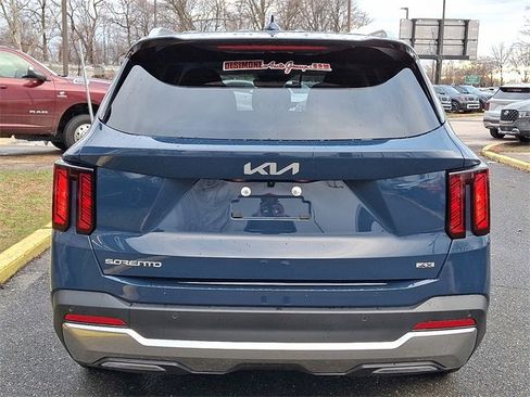 Certified 2025 Kia Sorento S image 5