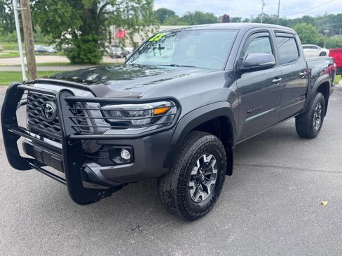 Used 2023 Toyota Tacoma TRD Off-Road AWD/4WD image 7