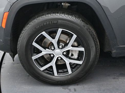 Used 2023 Jeep Grand Cherokee Limited w/ Luxury Tech Group II image 38