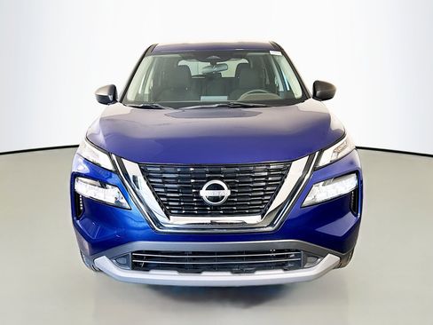 Used 2023 Nissan Rogue S image 2