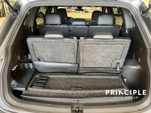 Used 2023 Volkswagen Tiguan SE R-Line FWD image 31