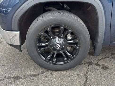 Used 2021 GMC Sierra 1500 4x4 Crew Cab w/ Sierra Value Package image 11