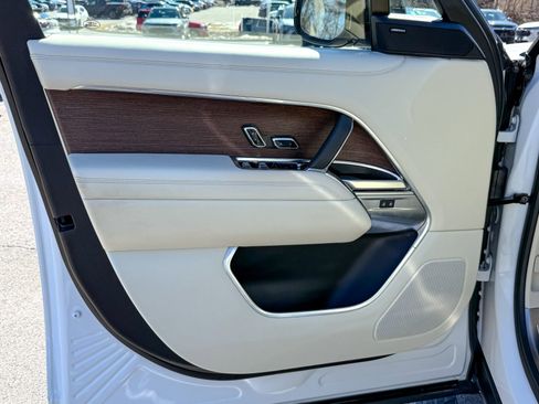 Used 2025 Land Rover Range Rover Long Wheelbase SE image 15