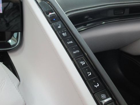 Used 2025 Chevrolet Corvette Z06 image 25