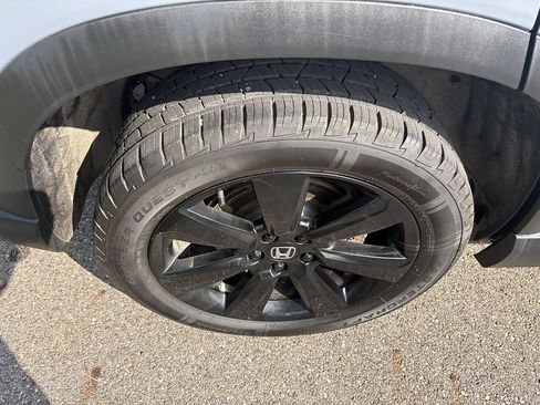 Used 2025 Honda Pilot Black Edition image 11
